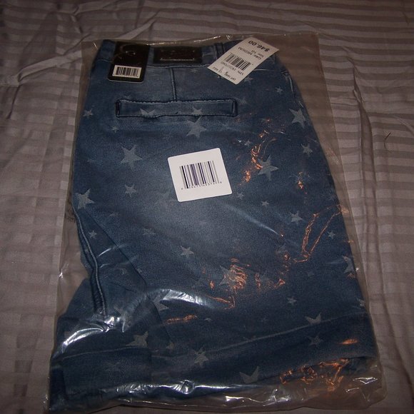 NWT EARL JEANS Blue Jean Shorts Dark Wash W/ STARS - Picture 4 of 5